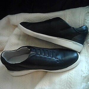 Kizik black leather step-in sneakers size 7.5 wide